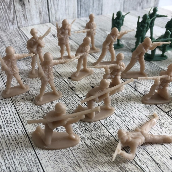 Greenbrier International VTG Army Men Greenbrier Toy Soldiers Figurine Lot of 25 - Picture 5 of 12